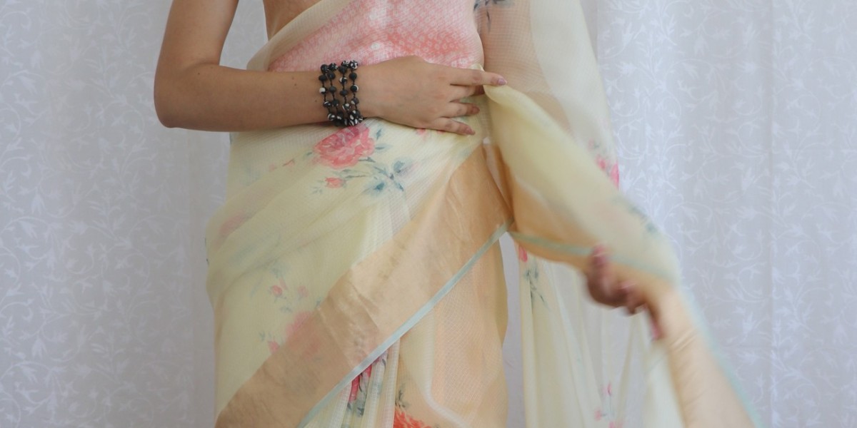 Discover the Perfect Saree: From Traditional Weaves to Contemporary Designs